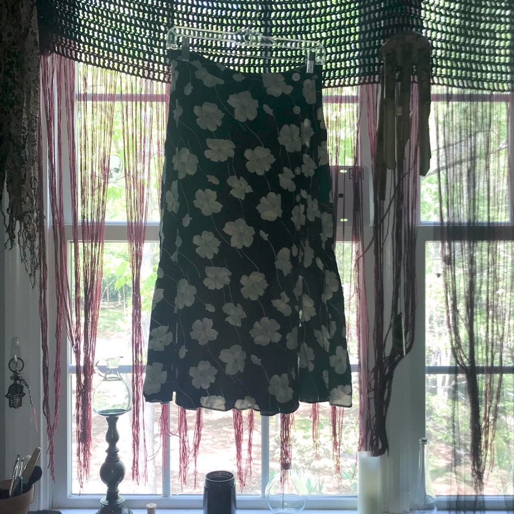 Beautiful Floral Midi skirt